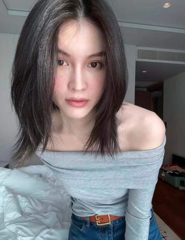 部不可见著名超模何穗“疑似退圈”瓦力娱乐棋牌热搜第一！账号内容全(图2)